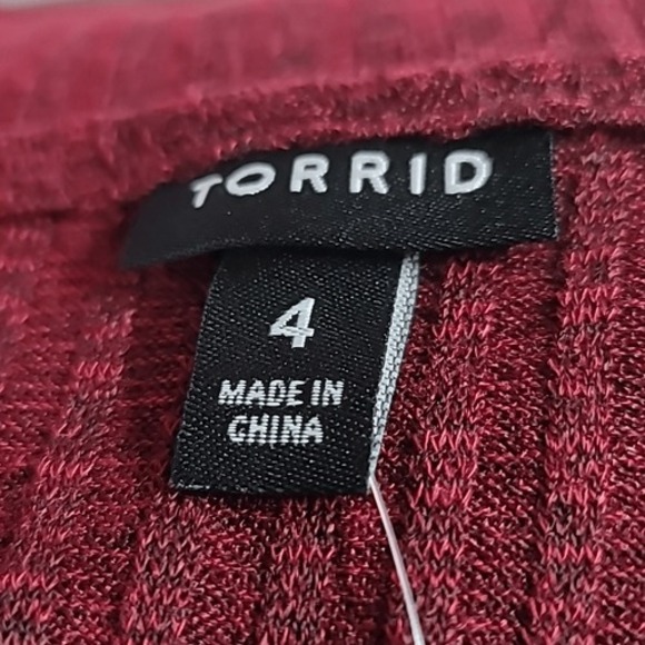 Torrid Rib Scoop Neck Cut Out Long Skeeve Crop Top - Picture 10 of 13